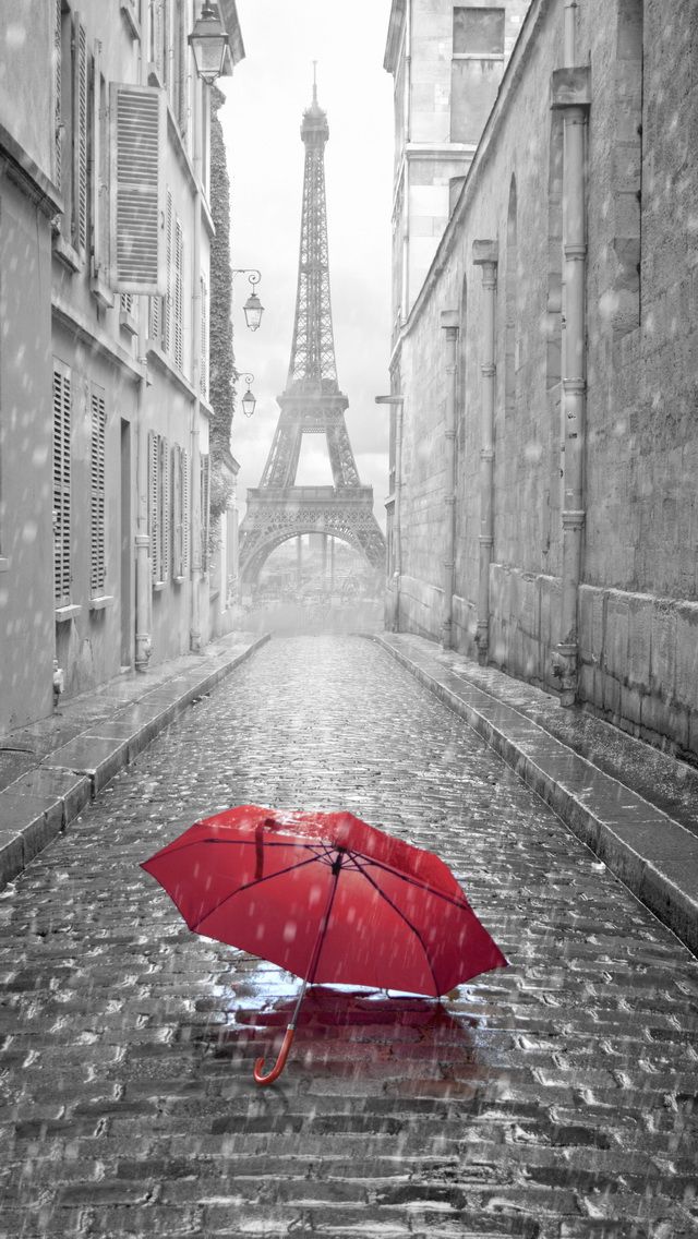 赤い傘パリ通り雨の日エッフェル塔iphone5壁紙 640 1136 Iphoneチーズ