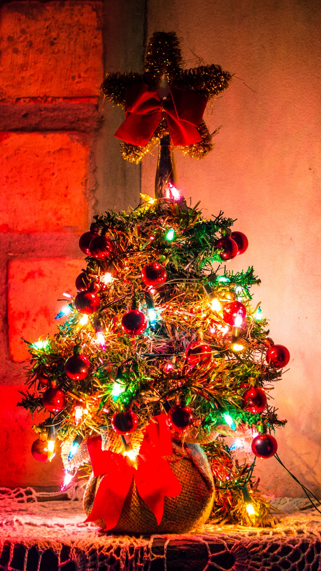 クリスマスツリーの飾り花輪スマホ壁紙 1080 19 休日壁紙 Iphoneチーズ