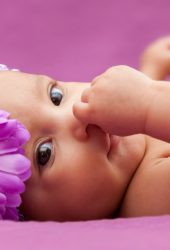 かわいい赤ちゃんの写真撮影4K iPhone8壁紙