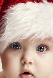 サンタクロースの帽子でかわいい赤ちゃん