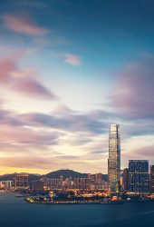 香港の夕暮れの超高層ビルシティベイのiPhone5壁紙
