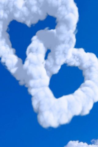 ハート型の雲ブルースカイiPhone 7壁紙