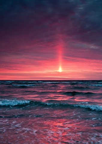 劇的な紅海の夕日iPhone 5/Android壁紙